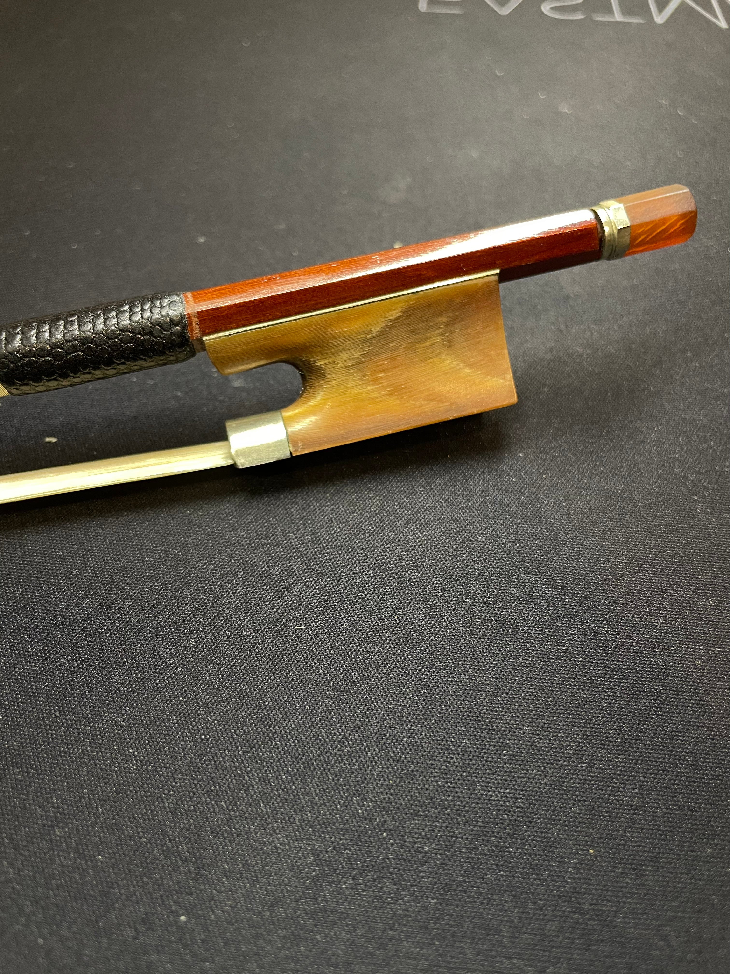 4/4 Violin Bow - DT40 Wood Model 390